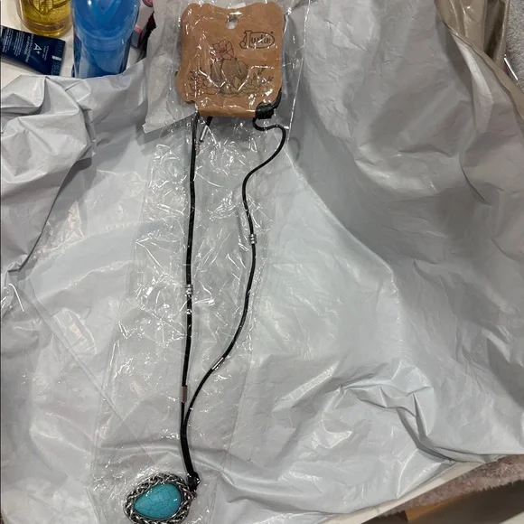 JUSTIN Turquoise Pendant Necklace - Picture 3 of 6